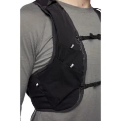 Black Diamond Distance 4 Hydration Vest (Fall 2022) 18 Black Diamond Distance 4 Hydration Vest (Fall 2022) -Camping Paradise 681231 0002 distance4hydrationvest alloy detail1 rsz 49550.1650319430