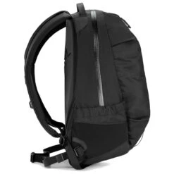 Arc'teryx Arro 16 Backpack 15 Arc'teryx Arro 16 Backpack -Camping Paradise FW22 24018 BLK Arro 16 Backpack Black Neutral NA Side Right rsz 66909.1666299893