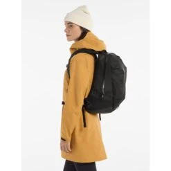 Arc'teryx Arro 16 Backpack 17 Arc'teryx Arro 16 Backpack -Camping Paradise FW22 24018 BLK Arro 16 Backpack Black Neutral NA Side View Left rsz 27804.1666299892