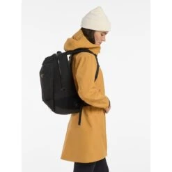 Arc'teryx Arro 16 Backpack 18 Arc'teryx Arro 16 Backpack -Camping Paradise FW22 24018 BLK Arro 16 Backpack Black Neutral NA Side View Right rsz 57905.1666299892