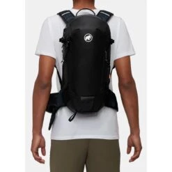 Mammut Lithium 15 13 Mammut Lithium 15 -Camping Paradise mam lithium 15 black on model 3 rsz 65956.1674515759