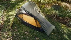 Tarptent Moment DW 14 Tarptent Moment DW -Camping Paradise mtdw crossingpole2