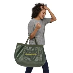 Patagonia Black Hole Gear Tote -Camping Paradise wbs20 49275 cmpg bj1 rsz 03468.1661467141